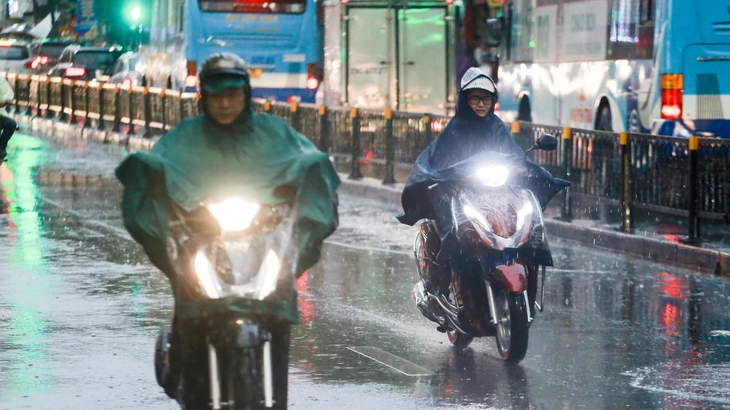 Bắc Bộ c&oacute; mưa to, đề ph&ograve;ng d&ocirc;ng lốc mạnh 