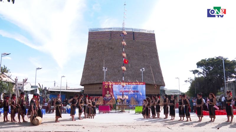 M&aacute;i nh&agrave; r&ocirc;ng giữa đại ng&agrave;n