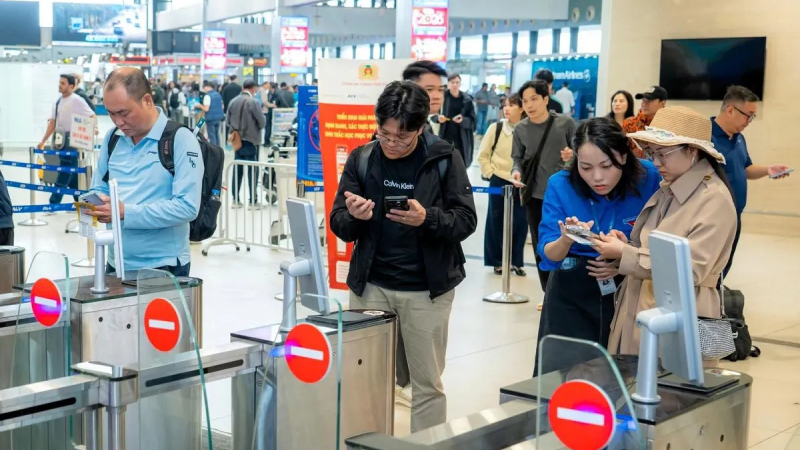 Kh&ocirc;ng d&ugrave;ng bằng l&aacute;i xe l&agrave;m thủ tục bay nội địa