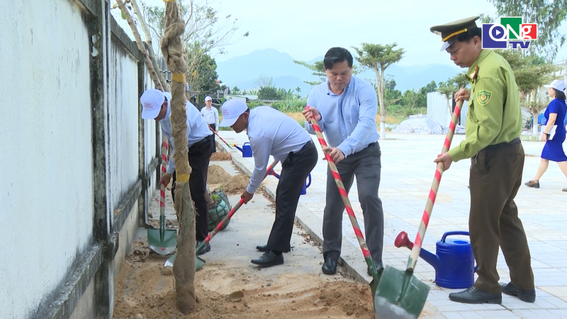 Ph&aacute;t động Tết trồng c&acirc;y tại x&atilde; Tr&agrave; Giang