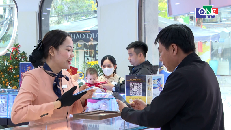 Quảng Ng&atilde;i: S&ocirc;i động thị trường v&agrave;ng ng&agrave;y v&iacute;a Thần T&agrave;i 