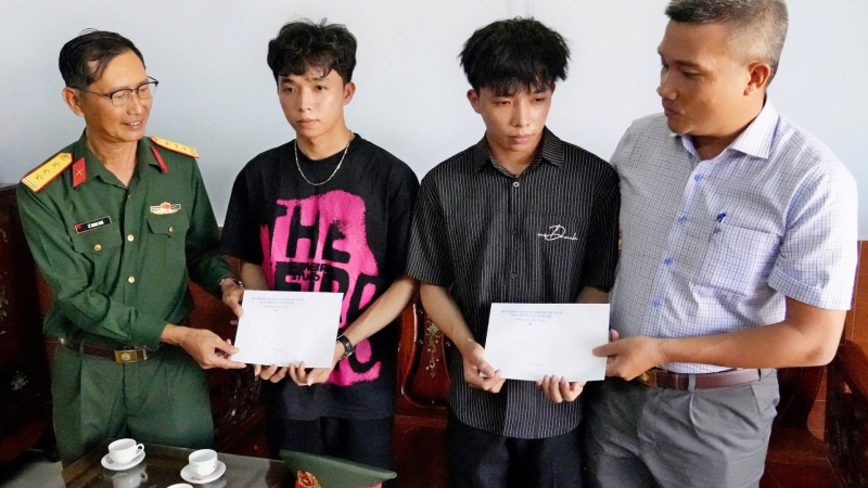 Nhiều cặp anh em song sinh ở quảng ng&atilde;i viết đơn t&igrave;nh nguyện nhập ngũ