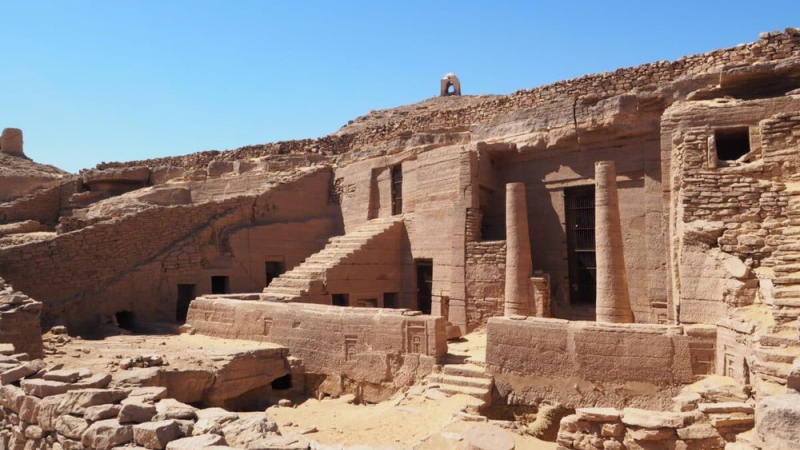 Ai Cập ph&aacute;t hiện nh&oacute;m lăng mộ đ&aacute; thời cổ vương quốc