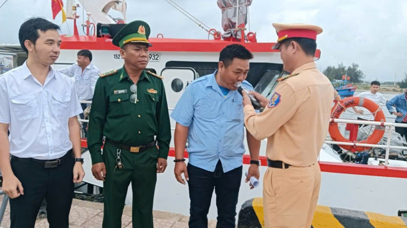 Tăng cường bảo đảm an to&agrave;n giao th&ocirc;ng đường thủy nội địa