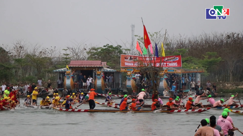 Tưng bừng lễ hội Đua thuyền truyền thống tr&ecirc;n s&ocirc;ng Hương