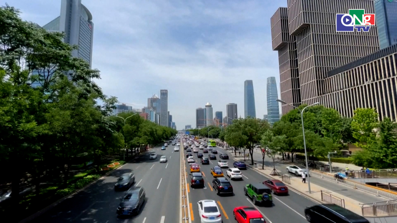 Trung Quốc đạt mục ti&ecirc;u k&eacute;p về kinh tế v&agrave; m&ocirc;i trường