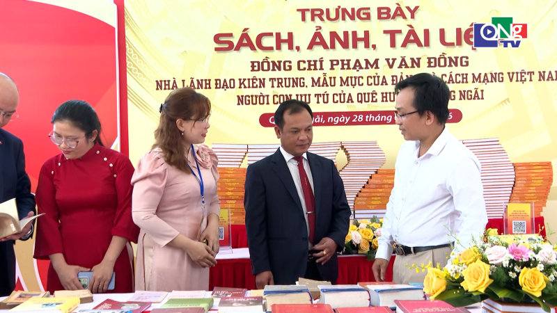 Trưng b&agrave;y s&aacute;ch, ảnh, t&agrave;i liệu về Thủ tướng Phạm Văn Đồng