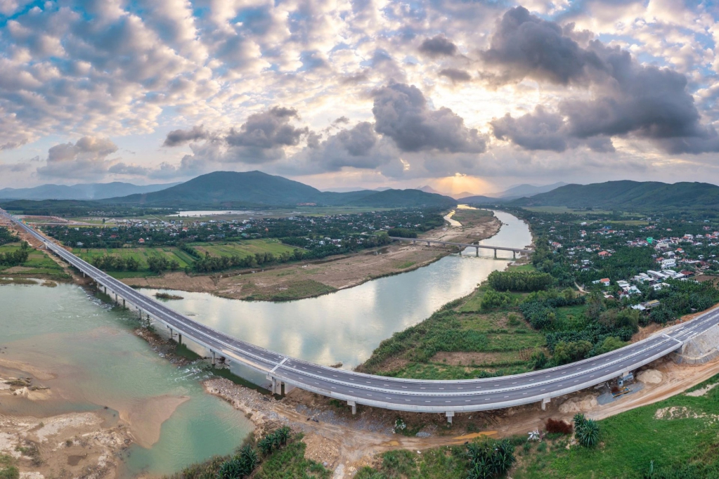 Cao tốc Quảng Ngãi - Hoài Nhơn. Ảnh: Báo Thanh niên