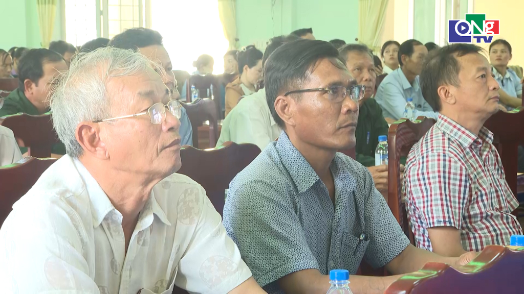 Các cử tri dự hội nghị.