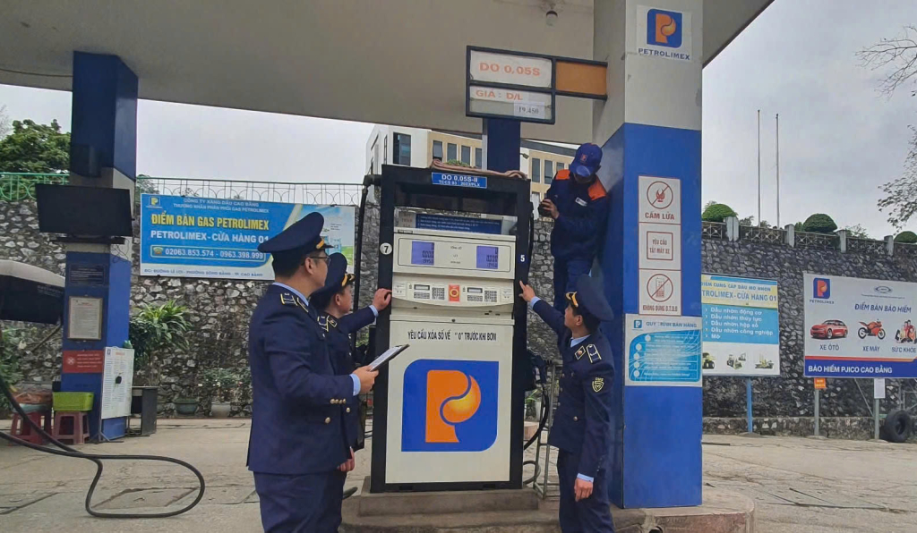 Tăng cường kiểm tra, kiểm soát hoạt động kinh doanh xăng dầu trong bối cảnh quốc tế diễn biến phức tạp.