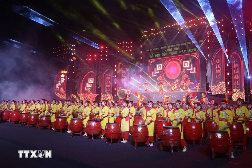 Tiết mục văn nghệ tại lễ hội đền Trần, tỉnh Hưng Yên năm 2026. Ảnh: Đinh Văn Nhiều/TTXVN