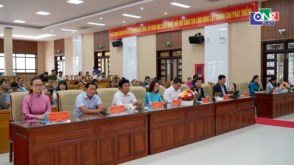 Cử tri dự hội nghị.