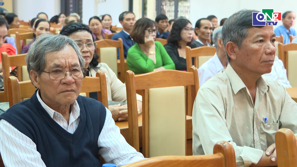 Các cử tri dự hội nghị.