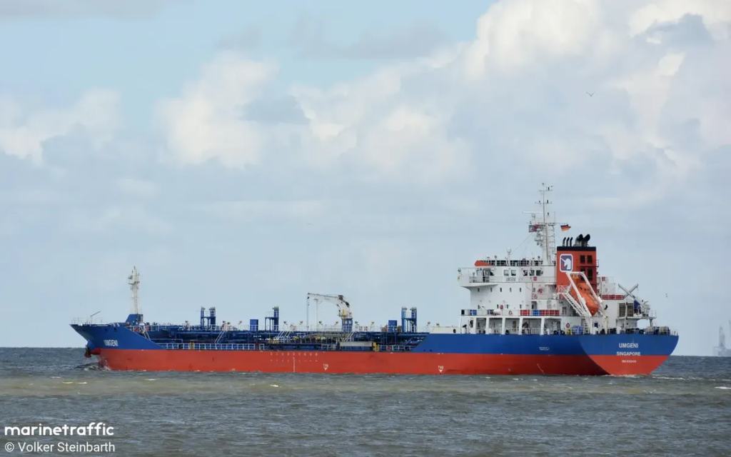 Tàu chở dầu TM Hai Ha 818 đang neo tại Vịnh Oman. Ảnh: Marine Traffic