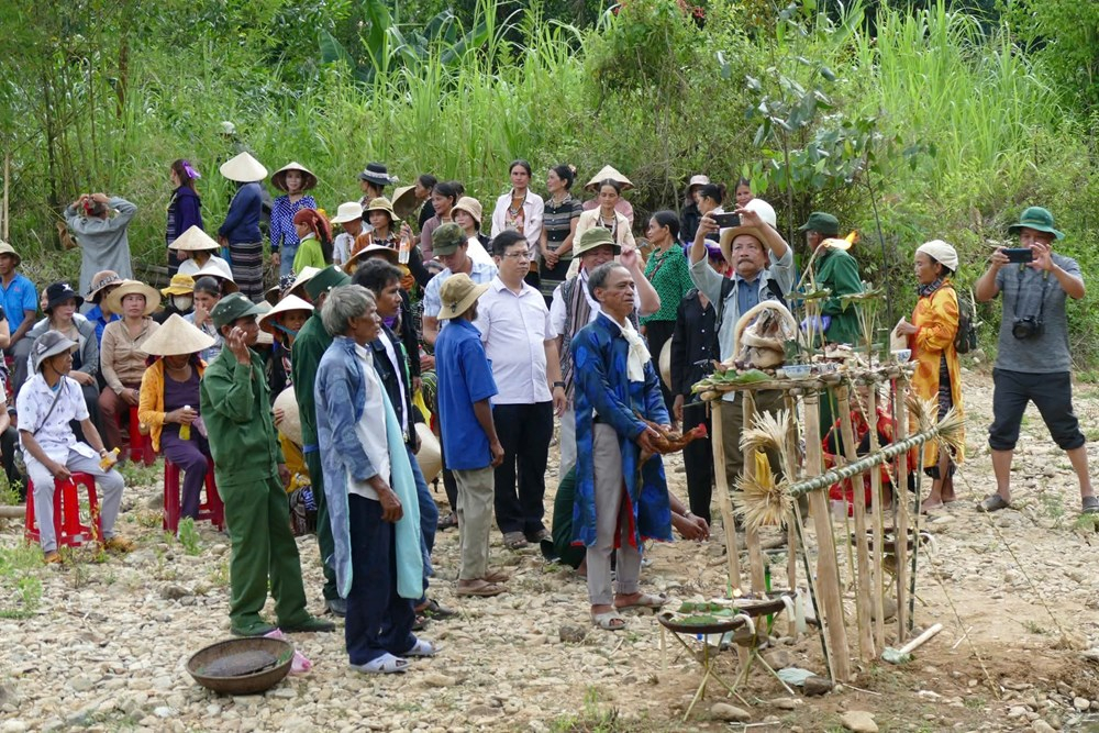 Lễ cầu mưa của người Hrê tại xã Ba Động là nghi lễ nông nghiệp tiêu biểu.