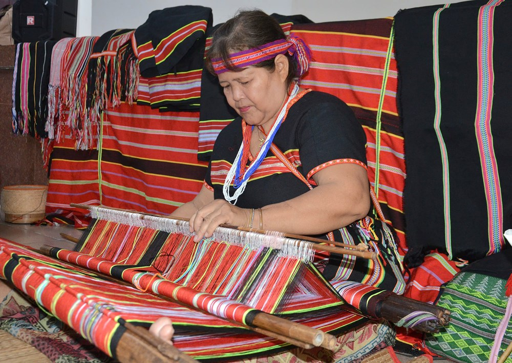 Nghề dệt truyền thống của người Gié – Triêng.