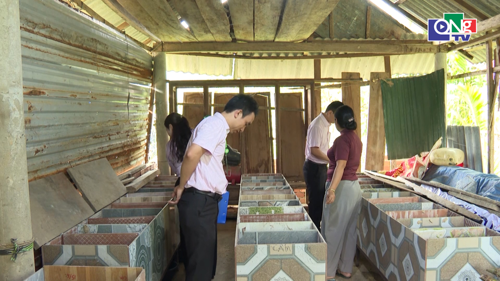 Phụ nữ Ca Dong ở miền núi Quảng Ngãi sử dụng hiệu quả nguồn vốn vay ưu đãi.