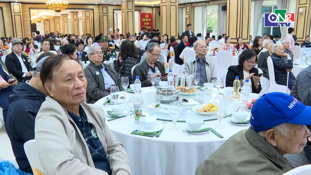 Những người con Quảng Ngãi sinh sống tại TP.Hà Nội phấn khởi tham dự chương trình.