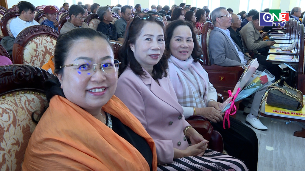 Những người con Quảng Ngãi sinh sống tại TP.Hà Nội phấn khởi tham dự chương trình.