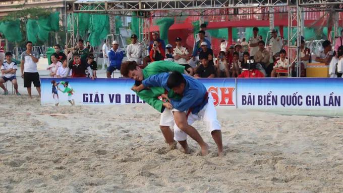 Khán giả chứng kiến nhiều màn quật ngã đẹp mắt tại giải.