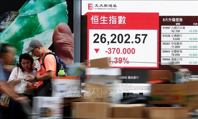 Bảng chỉ số chứng khoán tại Hong Kong (Trung Quốc). Ảnh tư liệu - minh họa: THX/TTXVN