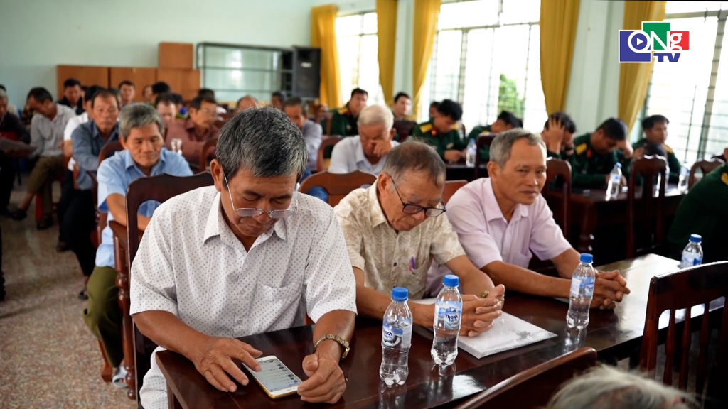 Các cử tri dự hội nghị.