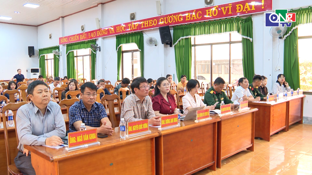 Các cử tri dự hội nghị.