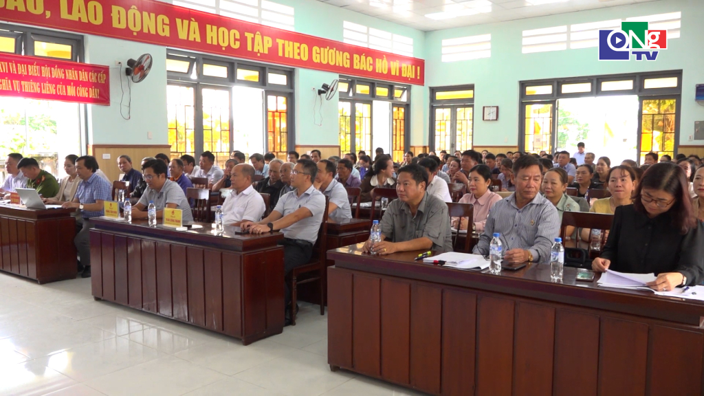 Các cử tri dự hội nghị.