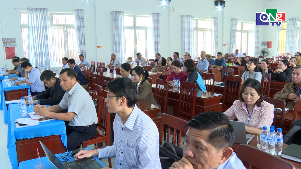 Các cử tri dự hội nghị.