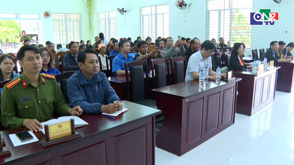 Các cử tri dự hội nghị.