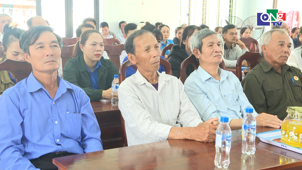 Các cử tri dự hội nghị.