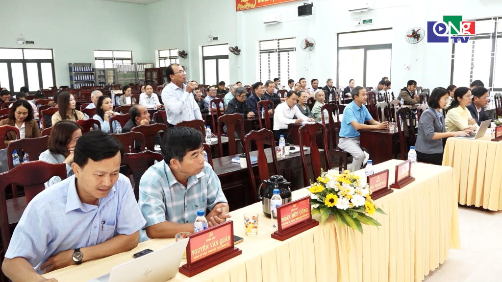 Các cử tri dự hội nghị.