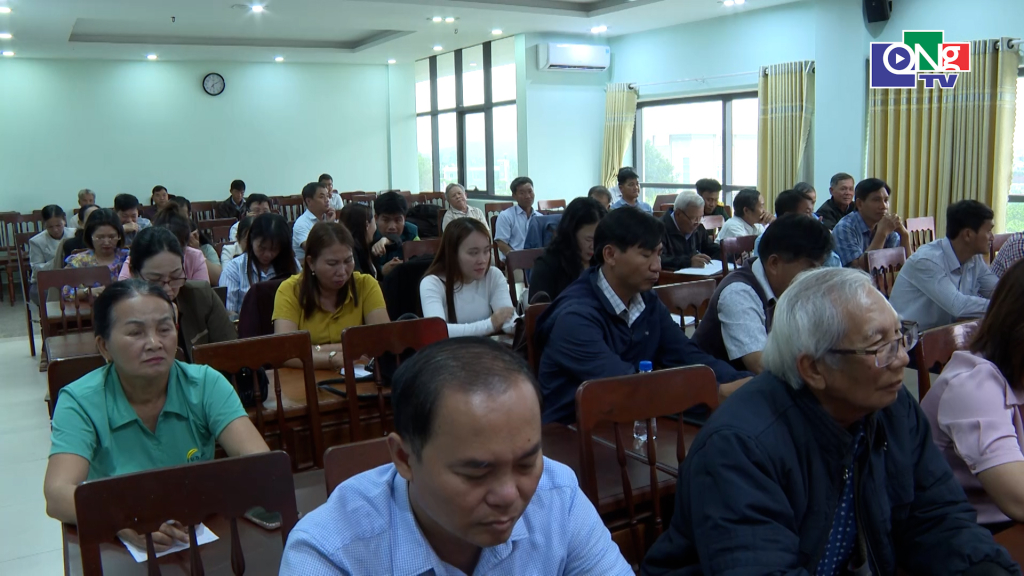 Các cử tri dự hội nghị.