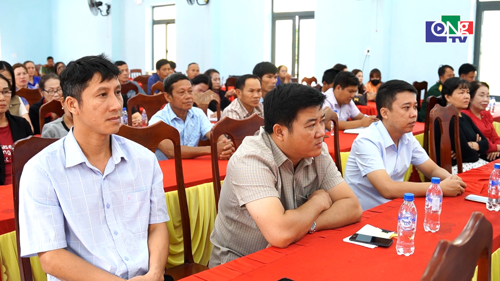 Các cử tri dự hội nghị.