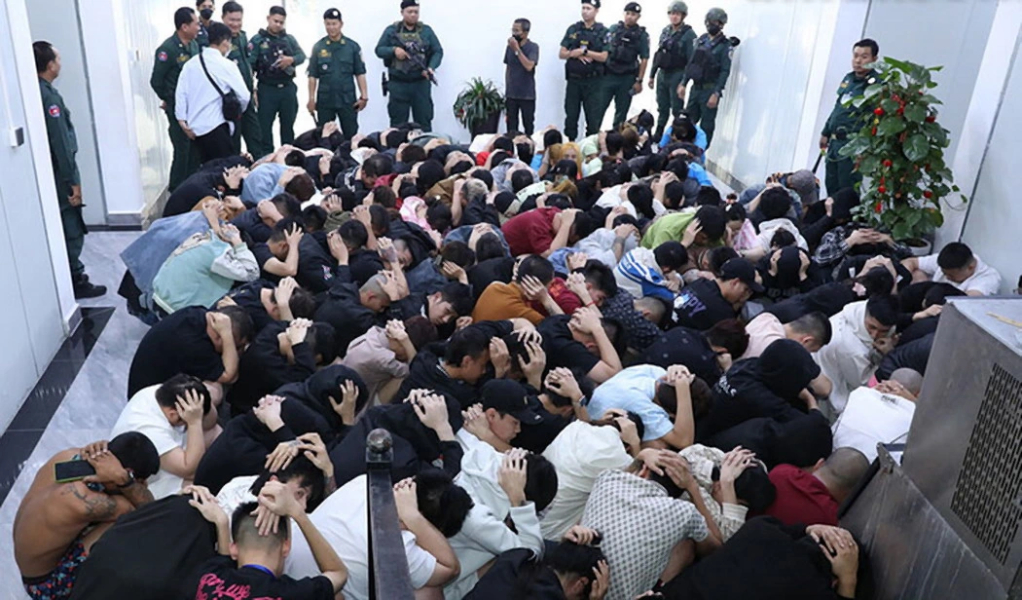 Một đường dây lừa đảo trực tuyến bị triệt phá tại tỉnh Banteay Meanchey (Campuchia) hôm 11.3  ẢNH: CẢNH SÁT CAMPUCHIA