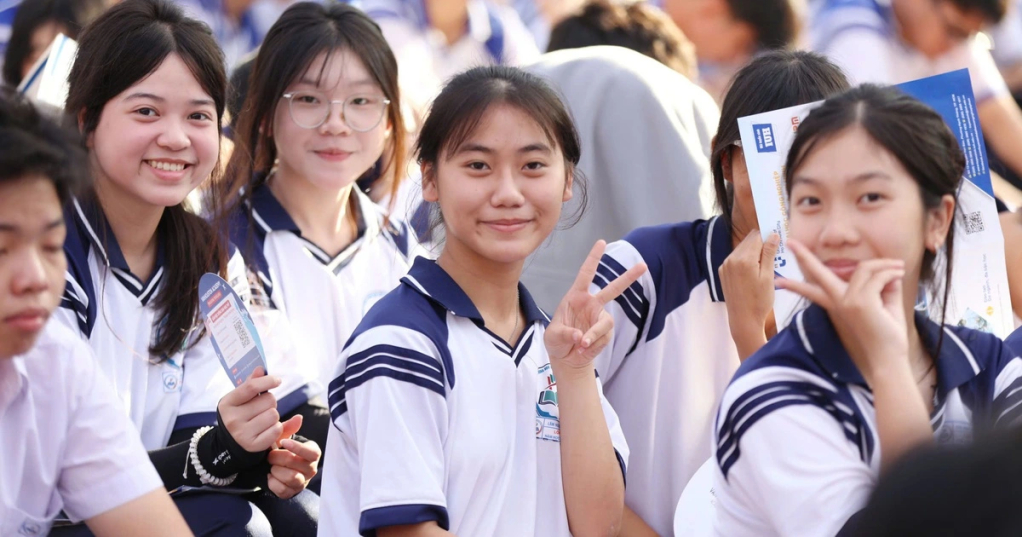 Trong các chương trình Tư vấn mùa thi, học sinh thường quan tâm đến việc quy đổi hoặc cộng điểm ưu tiên của các trường ĐH với TS có chứng chỉ IELTS. ẢNH: Ngọc Dương