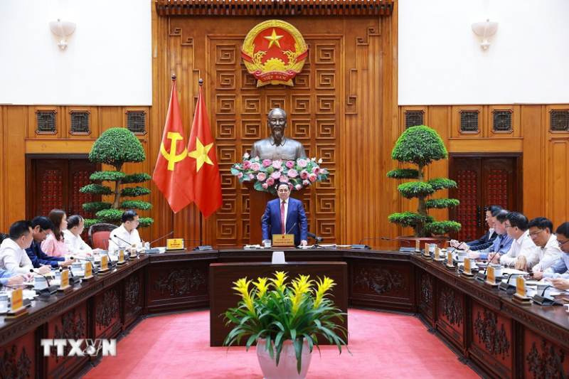 Thủ tướng Phạm Minh Chính chủ trì họp Tổ công tác bảo đảm an ninh năng lượng trước diễn biến phức tạp của cuộc xung đột quân sự tại Trung Đông. (Ảnh: Dương Giang/TTXVN)