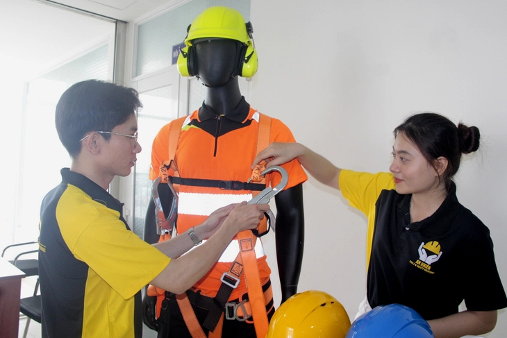 Theo khảo sát Xu hướng tuyển dụng quý 2-2026 của MapowerGroup, triển vọng tuyển dụng ròng (NEO) của Việt Nam đạt 47% trong quý 2, xếp thứ 3 khu vực châu Á - Thái Bình Dương và Trung Đông (APME) và thứ 4 trong số 42 thị trường toàn cầu. Ảnh: Công Triệu