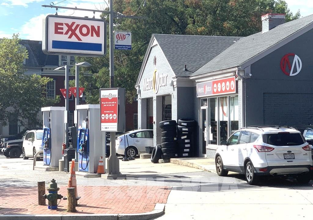Một cây xăng ở trung tâm thủ đô Washington DC (Mỹ). Ảnh: Ngọc Quang, PV TTXVN