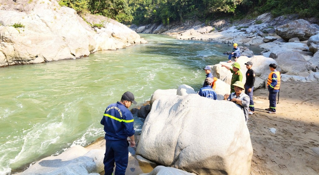 Lực lượng chức năng tổ chức tìm kiếm anh P.V.T.
