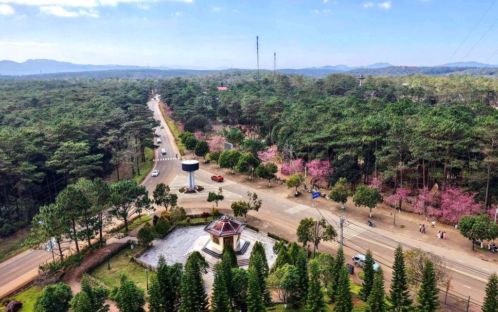 Cao tốc Quảng Ngãi - Kon Tum được kỳ vọng tạo cú huých hạ tầng để Măng Đen phát triển đô thị, dịch vụ, du lịch và nông nghiệp công nghệ cao. Ảnh: Lê Danh