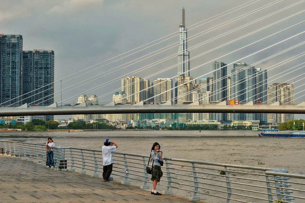 TPHCM gia tăng nắng nóng vào buổi trưa. Ảnh: Minh Triết