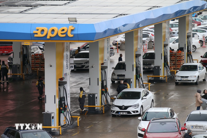 Một trạm xăng ở Ankara, Thổ Nhĩ Kỳ. Ảnh: THX/TTXVN