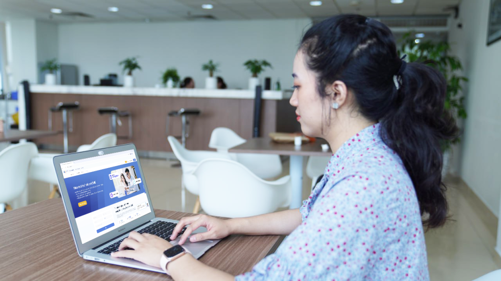 Đề án phấn đấu ít nhất 300.000 doanh nghiệp nhỏ và vừa được hỗ trợ ứng dụng sản phẩm, giải pháp công nghệ số, nền tảng số, trí tuệ nhân tạo vào năm 2030.