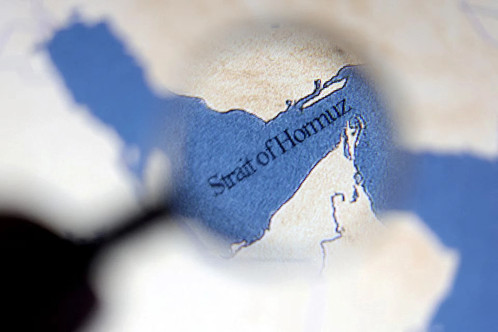 Hình ảnh minh họa này, chụp ngày 22 tháng 6 năm 2025, cho thấy bản đồ eo biển Hormuz. Ảnh: Reuters,