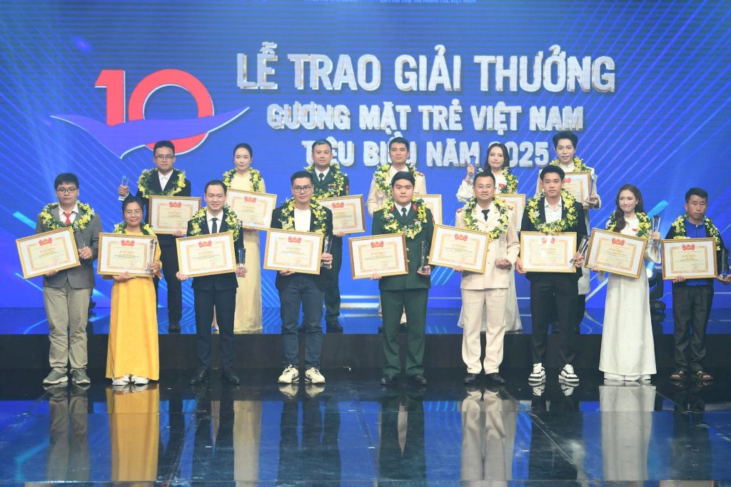 Các gương mặt trẻ Việt Nam tiêu biểu và triển vọng năm 2025 tại Lễ trao giải. Ảnh: PV