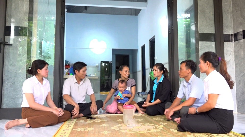 Người dân tích cực tham gia BHXH, BHYT vì quyền lợi lâu dài.