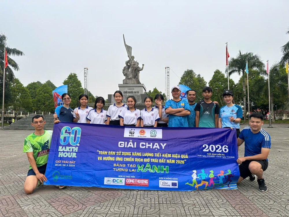 Đoàn viên Chi đoàn Điện lực Ba Tơ sôi nổi tham gia chạy hưởng ứng “Toàn dân sử dụng năng lượng tiết kiệm, hiệu quả”, chung tay lan tỏa thông điệp của Giờ Trái Đất 2026.