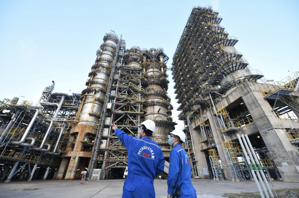 Nhà máy lọc dầu vẫn đủ nguồn dầu thô để hoạt động hết công suất. Ảnh: BSR