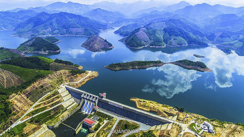 Hồ Nước Trong - "Vịnh Hạ Long" giữa đại ng&agrave;n Sơn H&agrave;